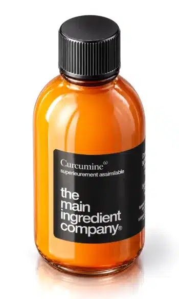Flacon ambré de Curcumine Oméga 250 ml vu de trois quarts, avec bouchon noir et étiquette the main ingredient company.